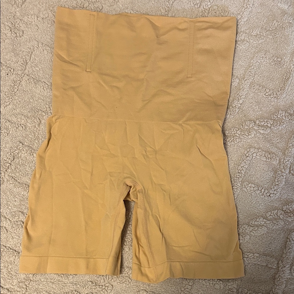 Seamless High-Waisted Shapewear Shorts - Tan